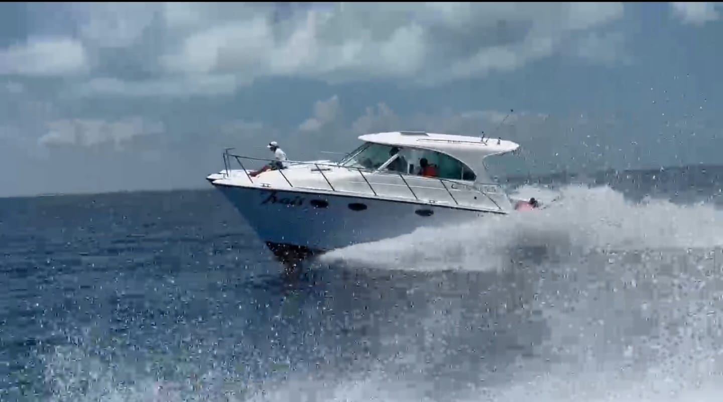 YACHT TOUR AND GOLF CART - Image 2